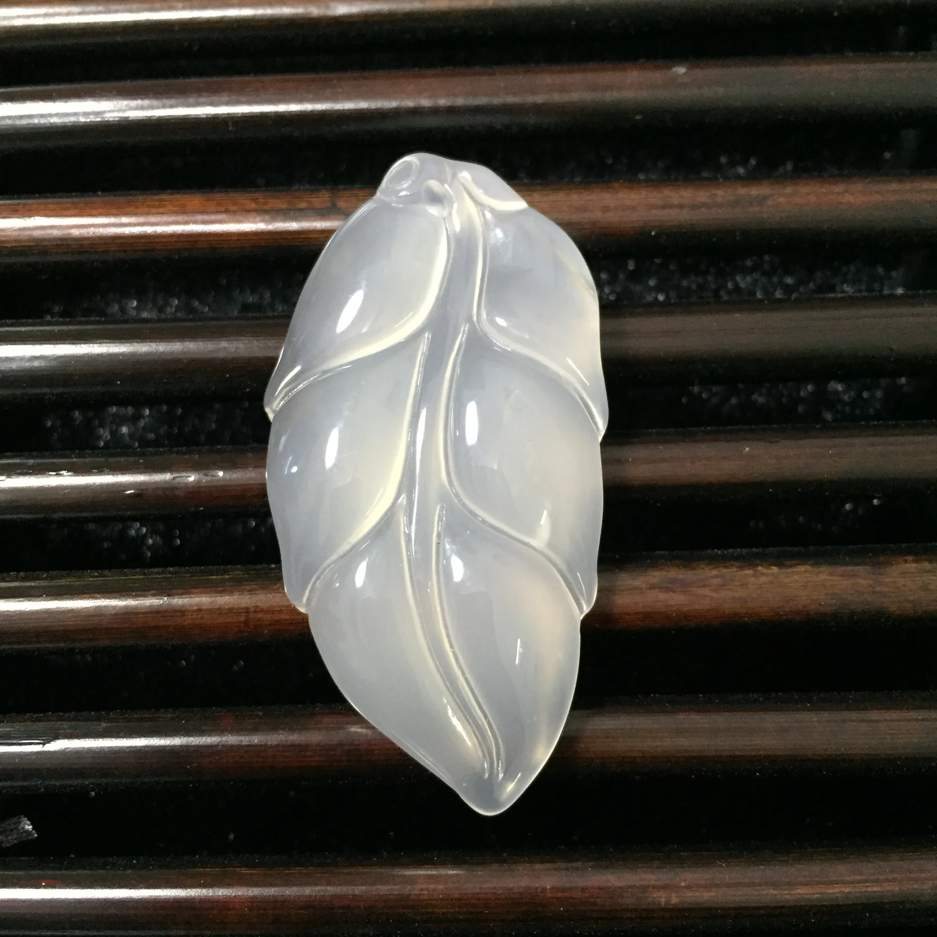 

Натуральный Белый Агат, ручная работа, подвеска в виде листа, простой ретро-кулон, темпераментная бижутерия, модная для женщин и мужчин