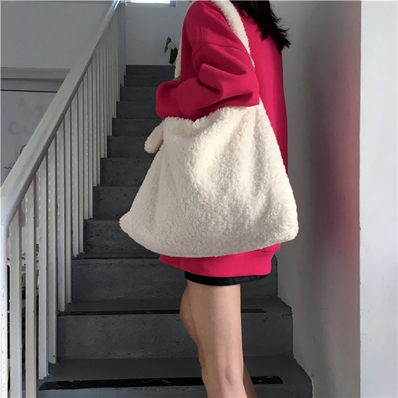

Winter Lambswool Women Handbags Luxury Designer White Shoulder Bags Brand Faux Fur Large Tote Female Messenger Bag Bucket Bag