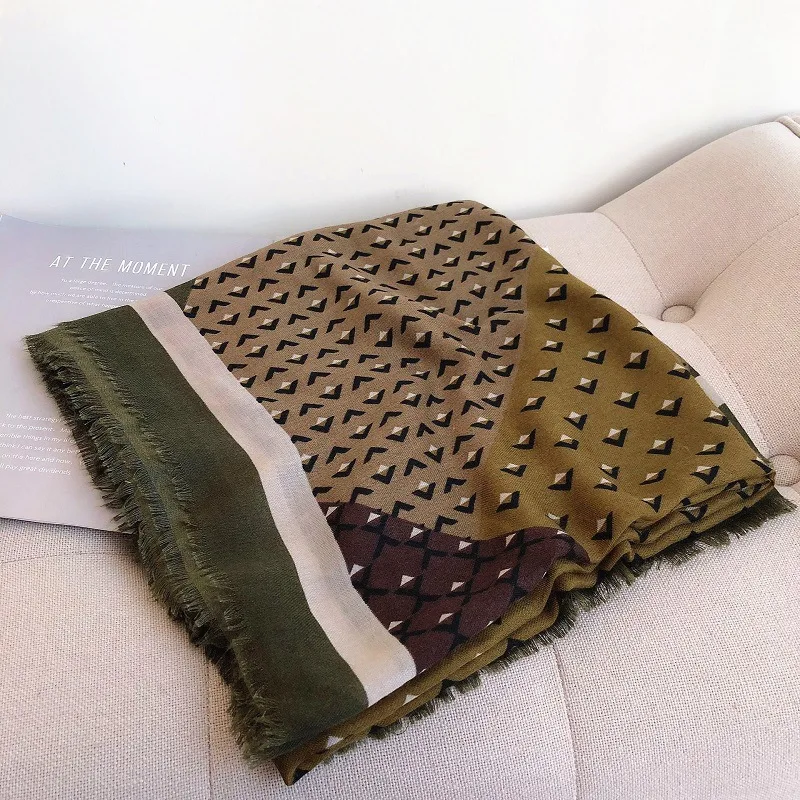 2019 Autumn Cotton Geometry Print Fringe Bandana Scarves Shawls Triangles Pattern Square Muffler Hijab Wrap10pcs/LOT Wholesale |