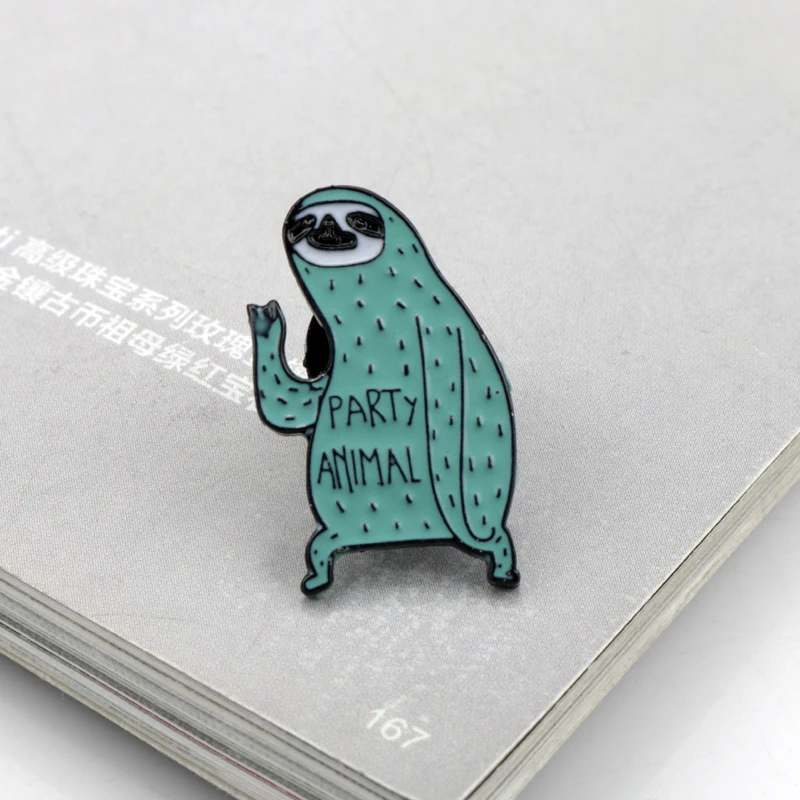 

The Sloth Brooch Pins Cute Novelty Party Animal Jewelry Cartoon Green Sloth Shape Metal Enamal Brooches Bagback Badge Pin Gifts