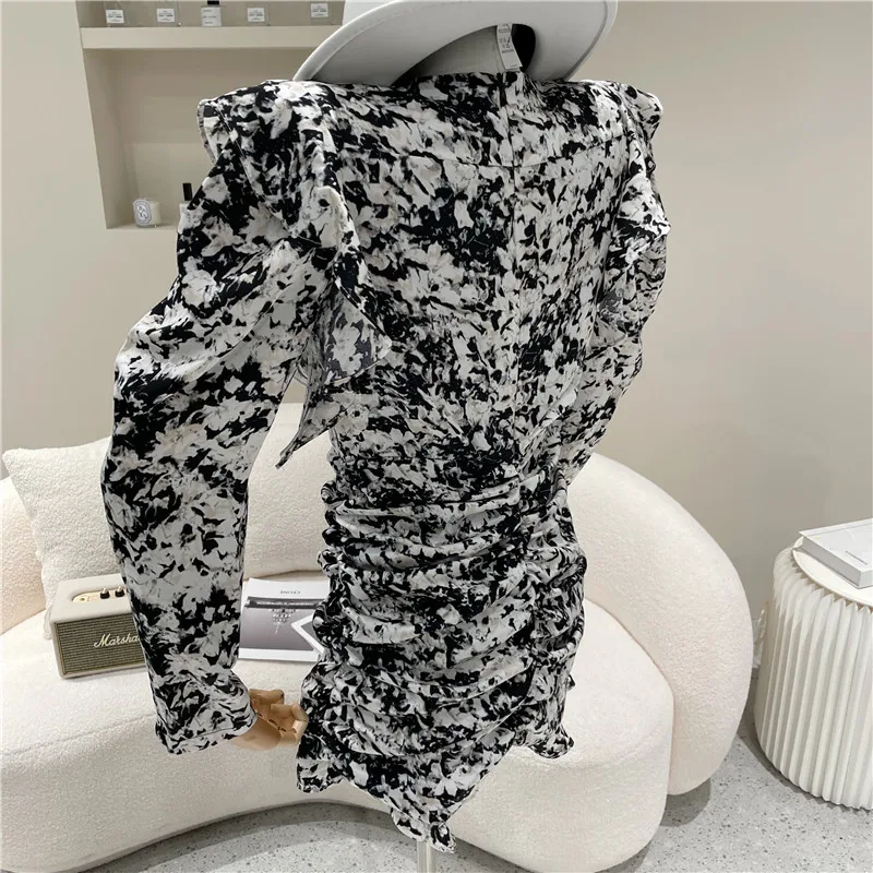 

Women's Spring Summer 2021 Fashion Temperament Vintage Floral V-neck Pleated slim long sleeve dress