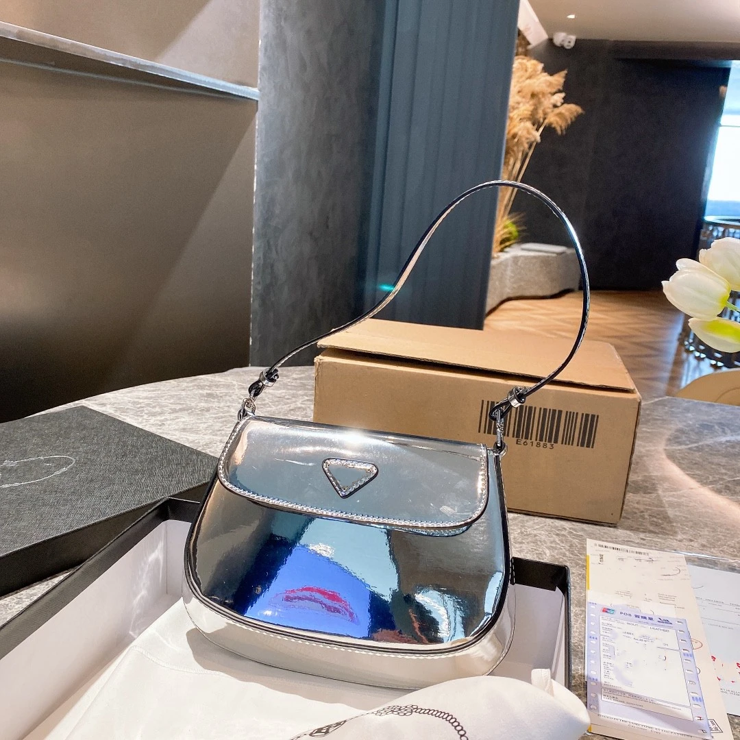 

2021 new fashion leather armpit bag French baguette bag all-match single shoulder handbag star same bag triangle leather handbag