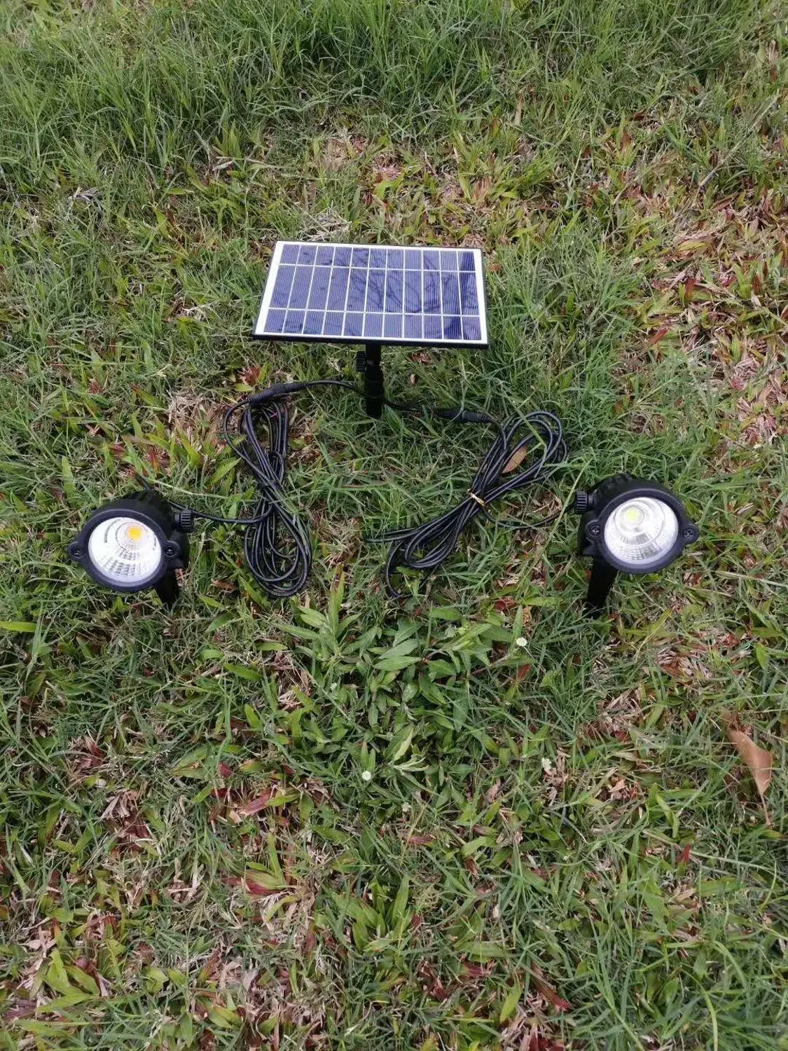 Светодиодный ландшафтный светильник на солнечной батарее водонепроницаемый