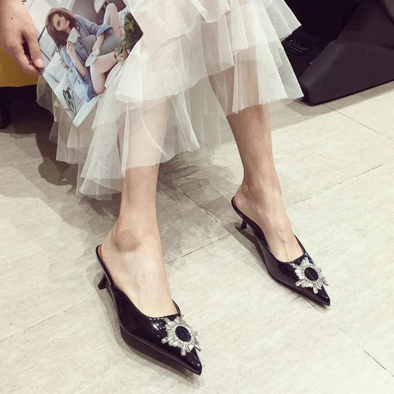 Модельные туфли-лодочки Женские шлепанцы на каблуке с пряжкой в виде единорога