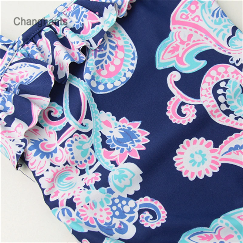 Купальный костюм для девочек темно синего цвета с классическим цветочным узором