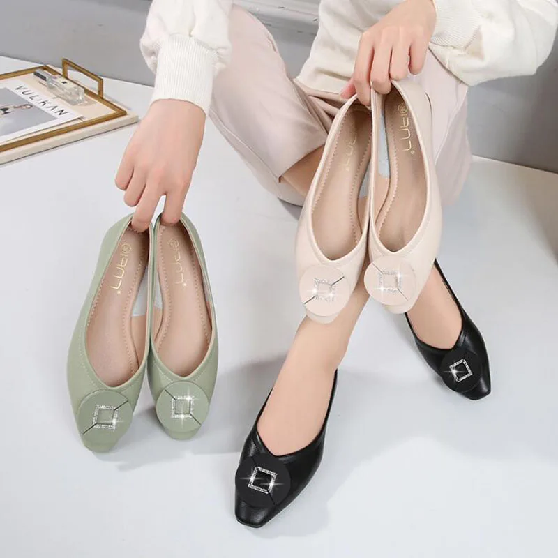 

Factory Outlet Breathable Mother Slip-On Shoes Woman Cheap Outdoor Fashion Sneakers Women Flat Shoes Women Ladies Summer Loafers