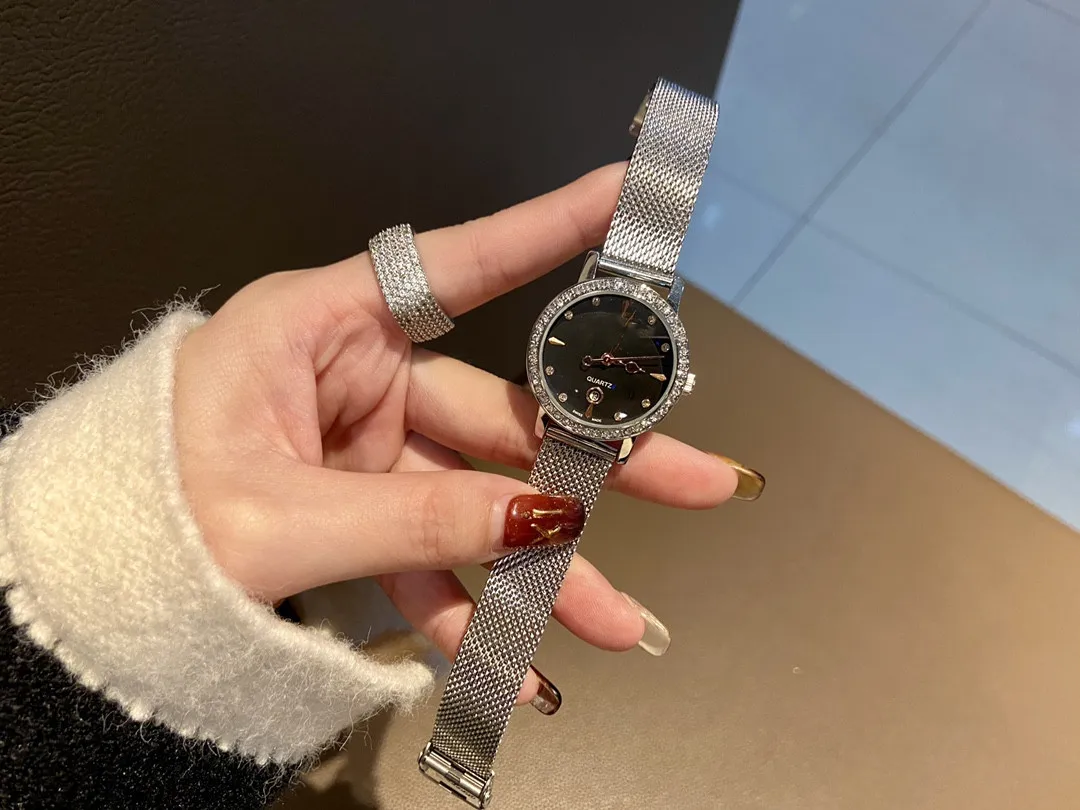 

Fashionable young men's high grade business wristwatch waterproof wristwatch high grade wristwatch