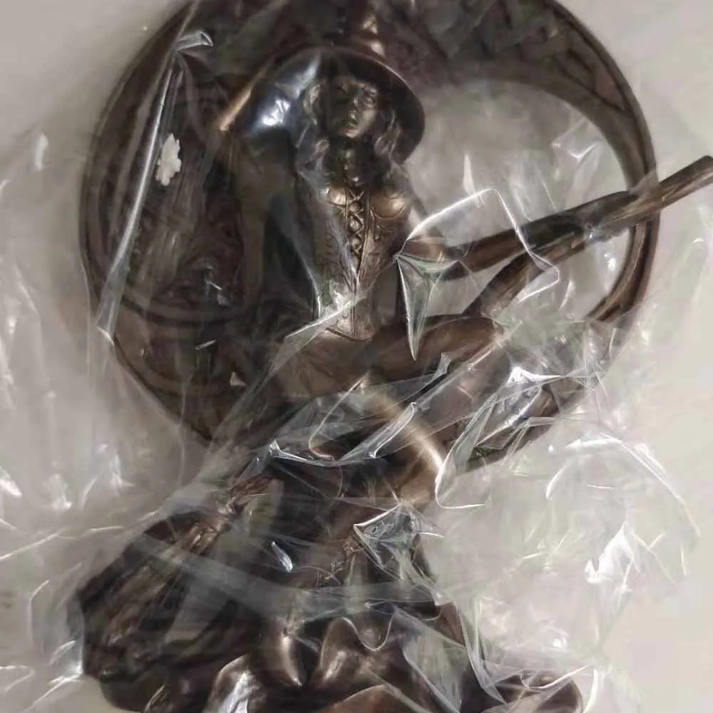 

Cold Casting Copper Crafts Broom Witch Character Sculpture Family Decoration Ornaments Small Gifts European Style Resin Craft