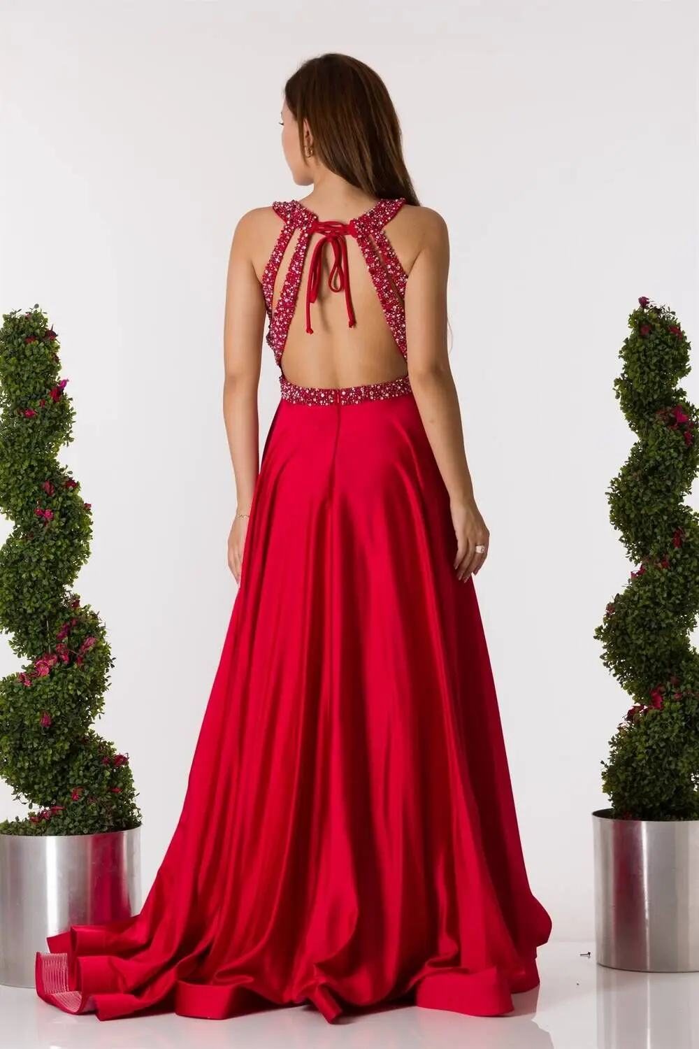 

Srt Dekolteli Uzun Krmz Nian Elbisesi