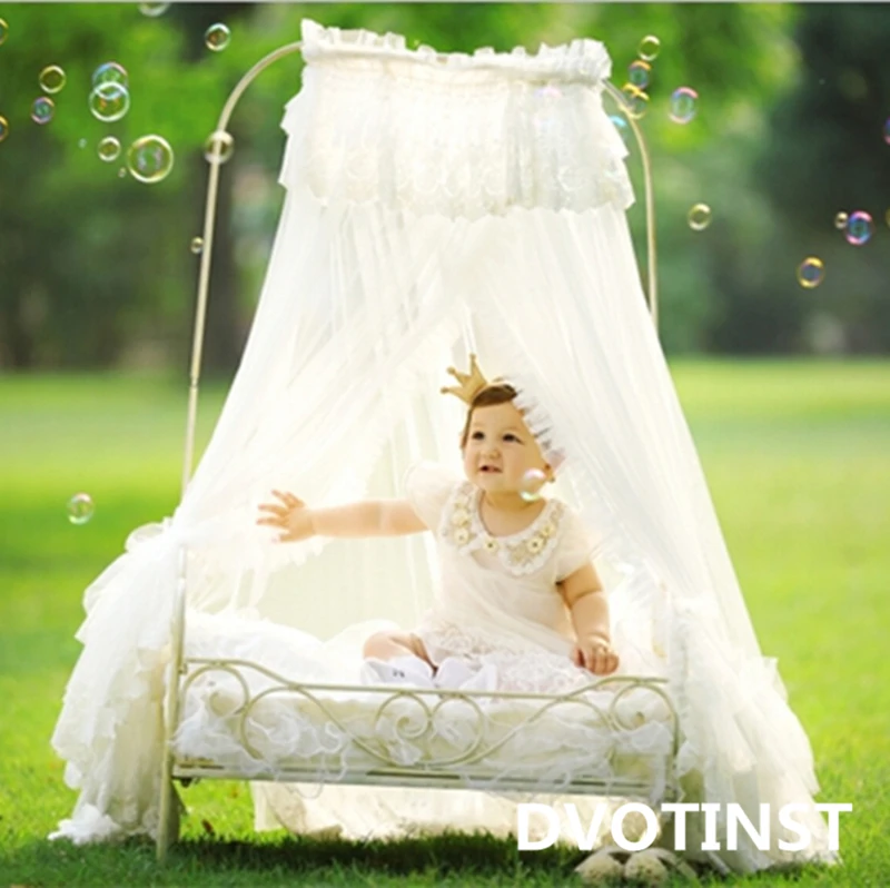 Реквизит для фотосъемки новорожденных Dvotinst белая железная кровать принцессы