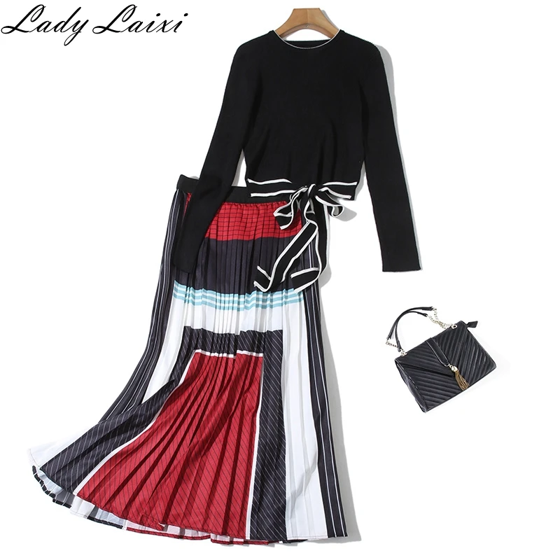 Женский трикотажный костюм из двух предметов офисный свитер на шнуровке с