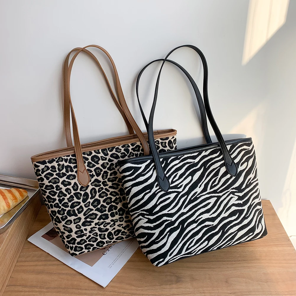 

Сумка на плечо женская из экокожи, модный саквояж в винтажном стиле, Повседневная вместительная сумочка с рисунком животного, чемоданчик на...