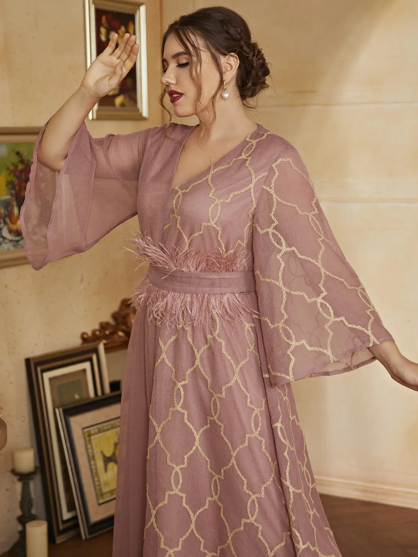 Рисунок 4 - Женское длинное платье с кружевом TOLEEN