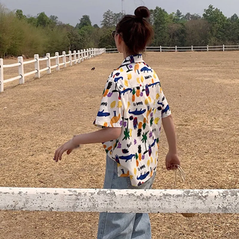 

2020 Retro Beach Style Short Sleeve Print Women Blouses College Style Tops Turn-down Collar Button Women Blouses Casual Tops