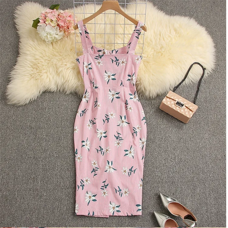 Женское однобортное платье на бретельках летнее в полоску с разрезом Элегантное