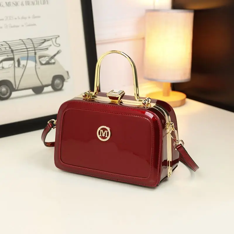 

New Top Handle Bag Small Stereotype Clip Box Messenger Bags for Women Patent Leather Messenger Handbags Ladies Phone Day Clutch