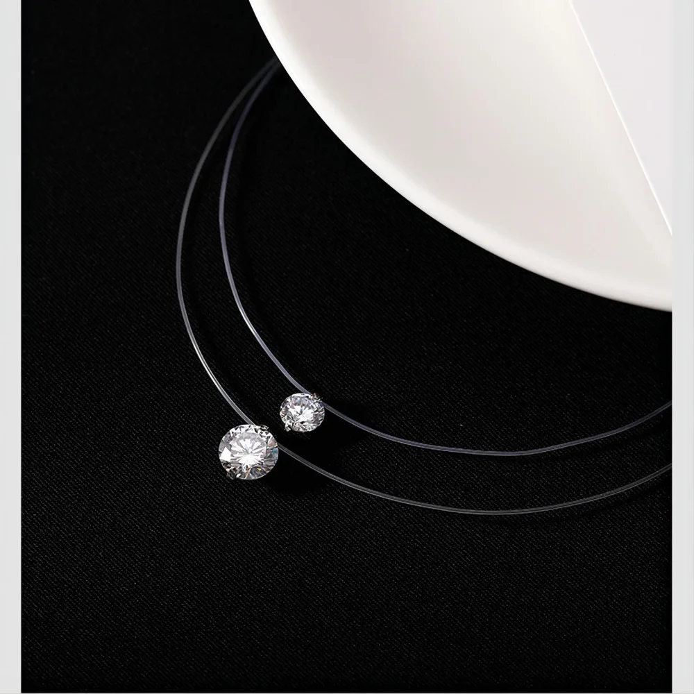 Женский чокер из прозрачной лески с кулоном фианита |