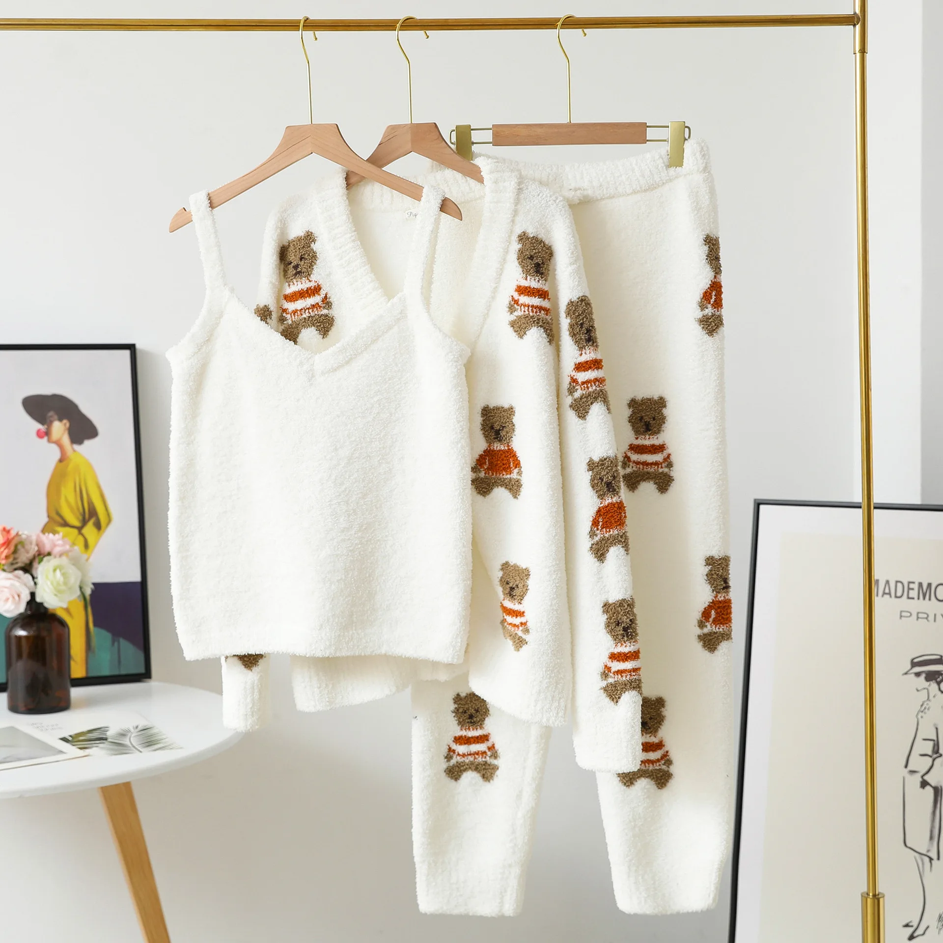 

Autumn and winter new cute cartoon striped bear soft warm home clothes pajamas cardigan trousers three-piece suit.