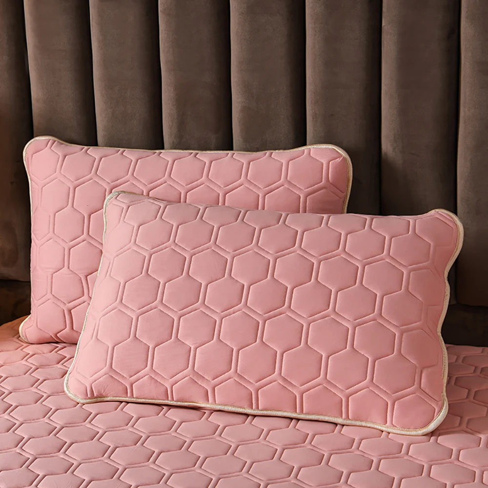 

Machine Washable Warm 100% Cotton Elastic Fitted Sheet Quilt Cover Bed Cover 2 Pillow cases Suitable For King Size