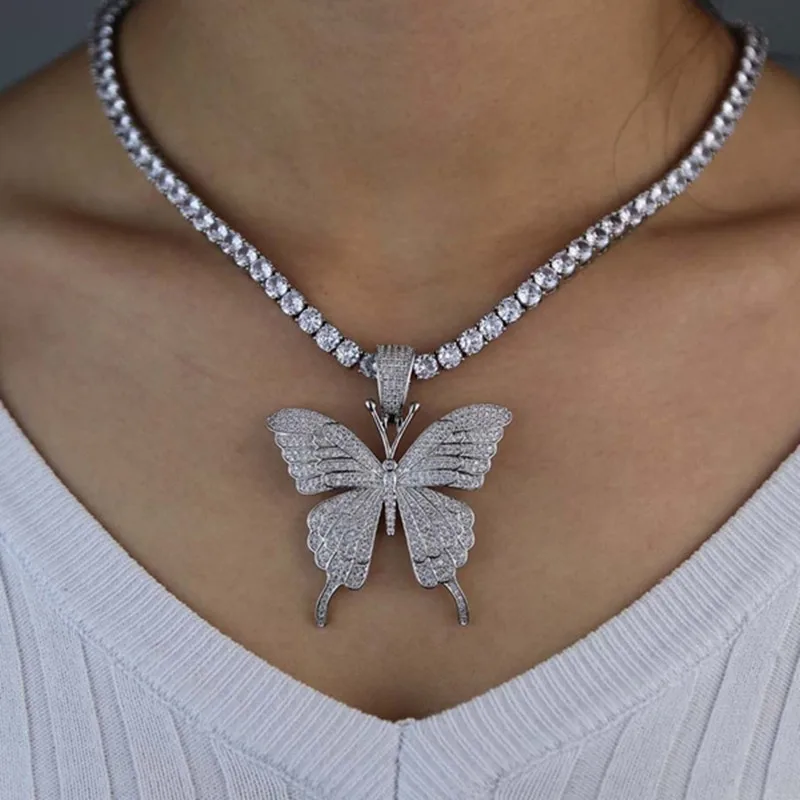 

Trendy Crystal Pavé Butterfly Pendant Necklace 3D Butterfly Pendant Necklace Fashion Jewelry Cute Decoration