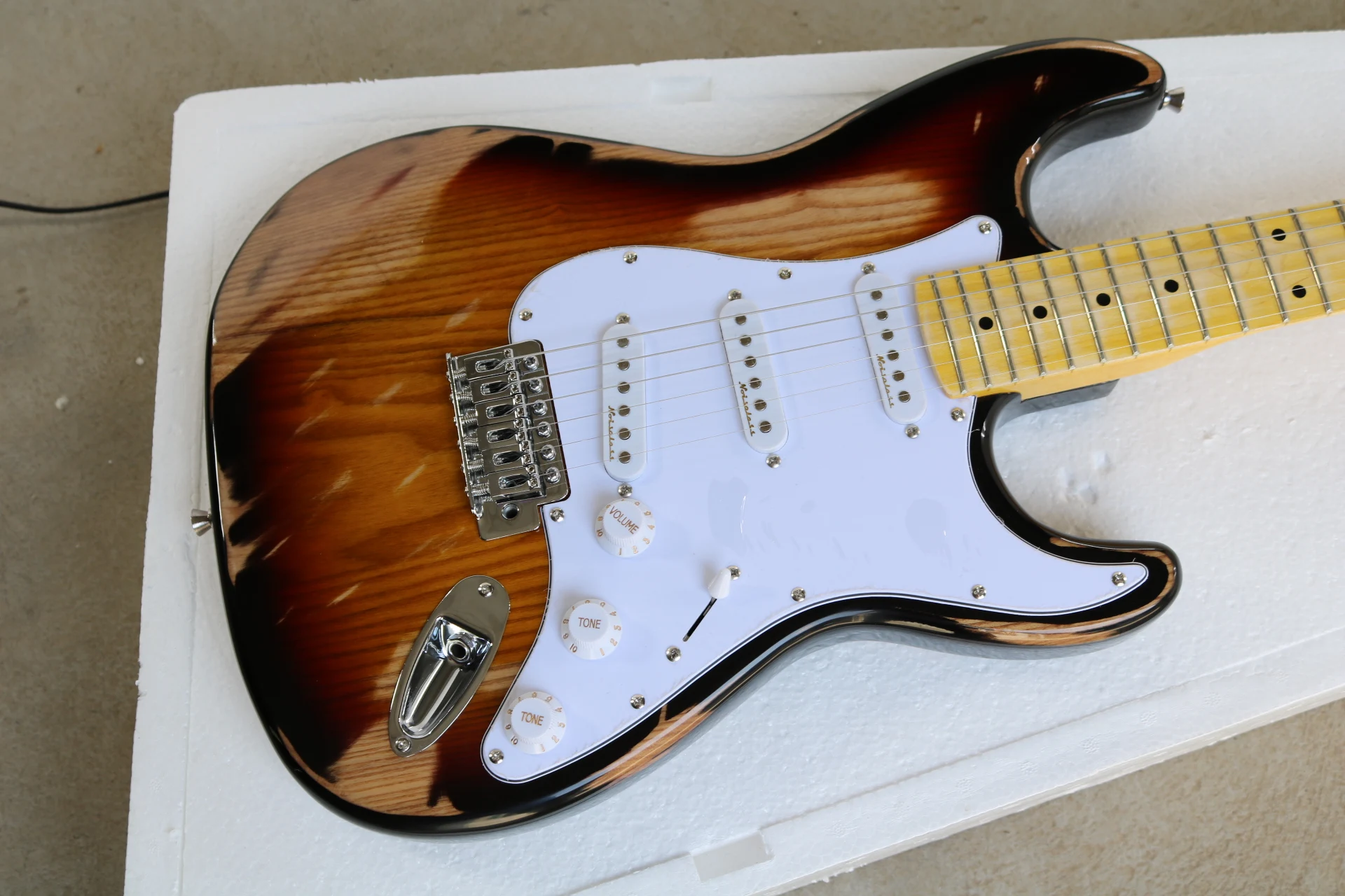 

2020 Высококачественная электрическая гитара Relic-st, стиль ST, пепельный корпус с кленовым грифом, корпус 3 цветов, бесплатная доставка