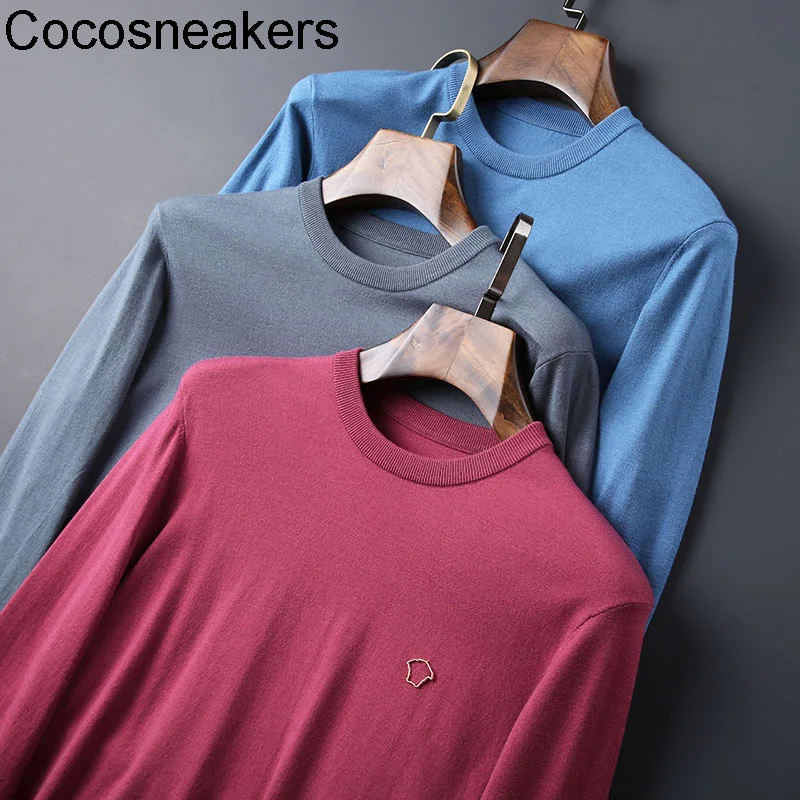 

simple and versatile solid color T-shirt is close to the skin and comfortable to wear autumn and winter men's round neck