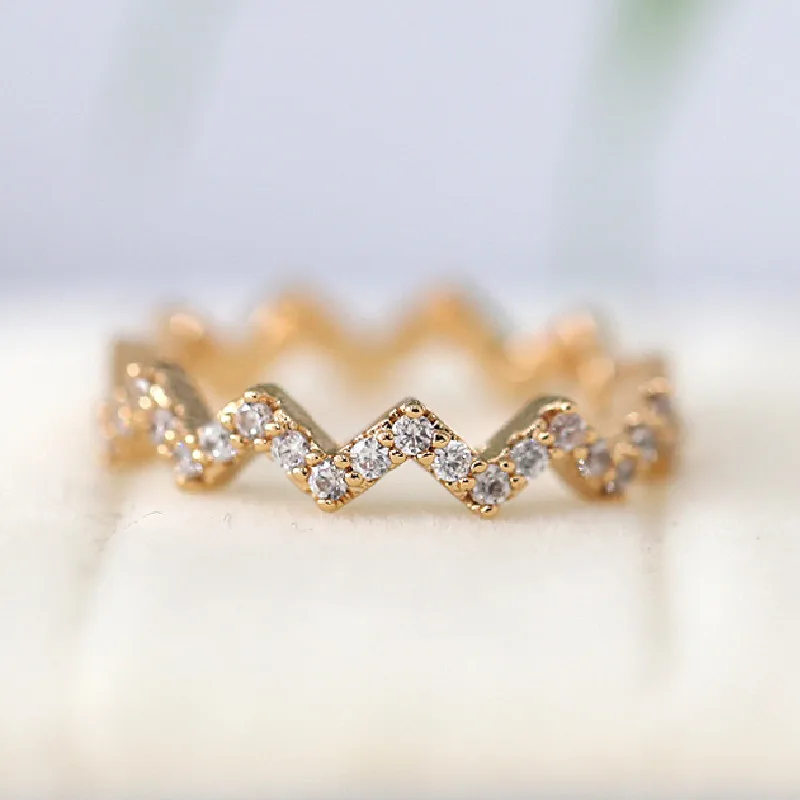 Обручальное кольцо с бриллиантами Половина Вечности из бриллиантов бриллиантом