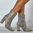 Женские брендовые привлекательные сапоги с острым носком, дизайнерская женская обувь в виде змеи, сапоги до середины икры, короткие сапоги на высоком массивном каблуке, Botas De Mujer