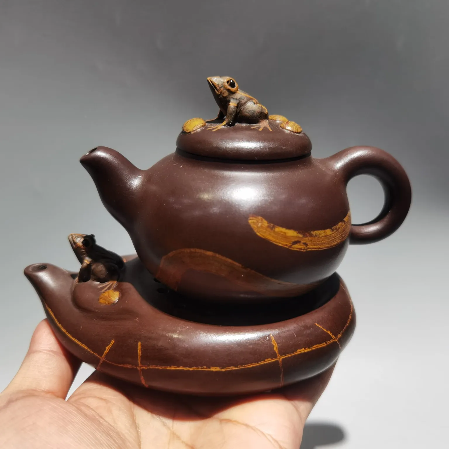 

6"Chinese Yixing Zisha Pottery Hand-Carved Frog pot Lotus base set kettle Purple mud Teapot Pot Tea Maker Office Ornaments