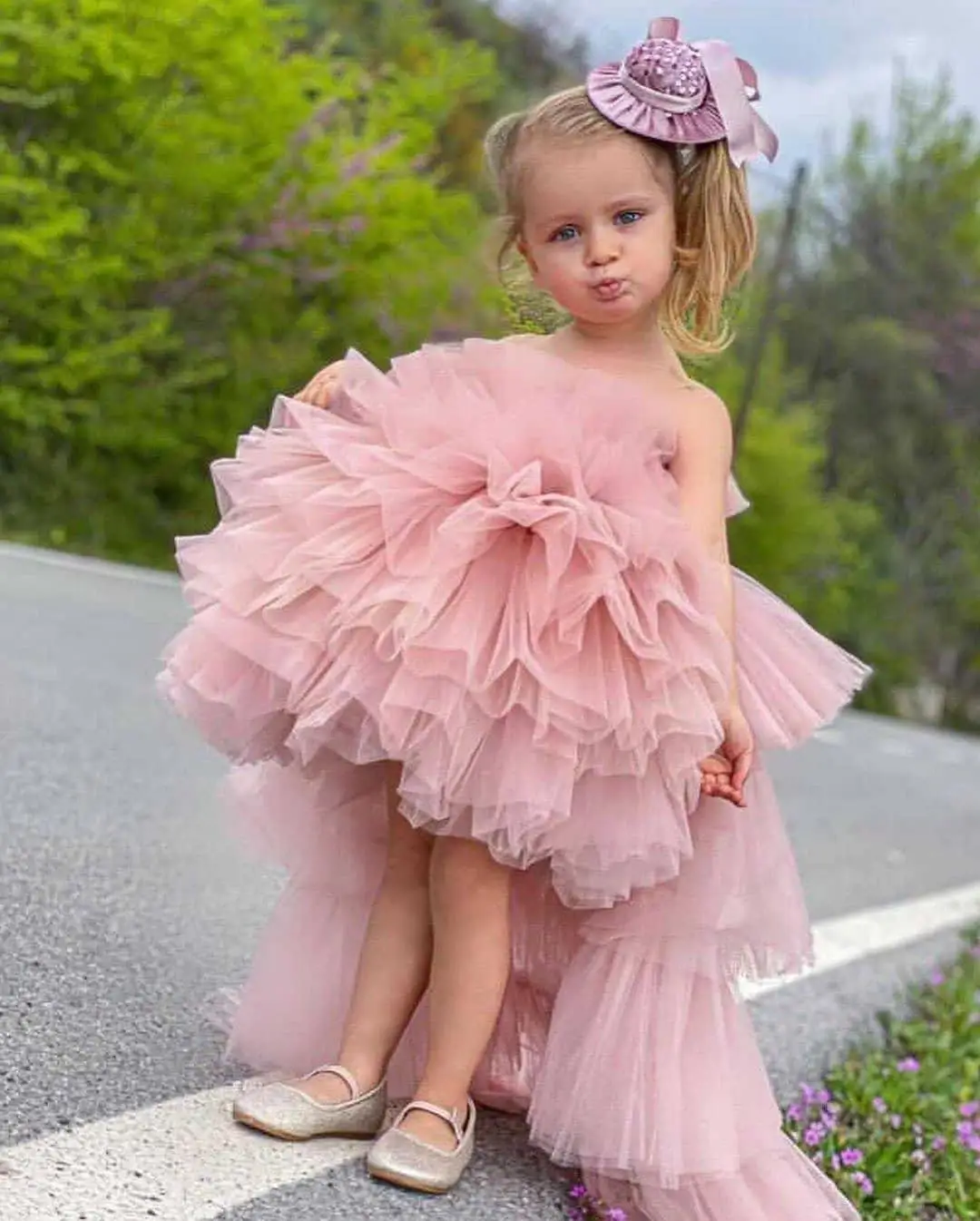 

Cute Hi-Lo Flower Girl Dresses For Wedding Pink Multilayered Ruffles Skirts Girls Pageant Dress Kids Birthday Gowns