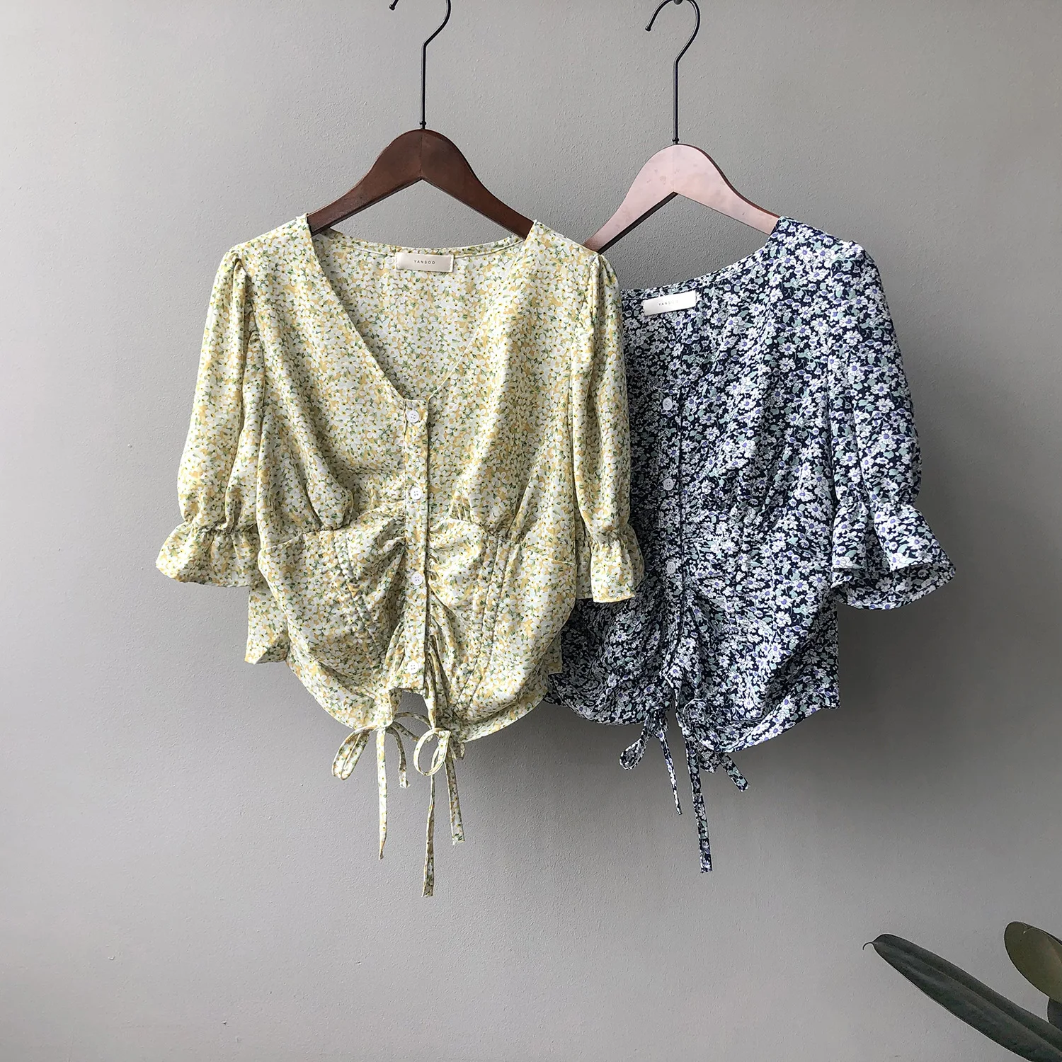

V-neck Floral Shirt Women 2021 Summer New Korean Style Loose Short-sleeved Design Shirt Top