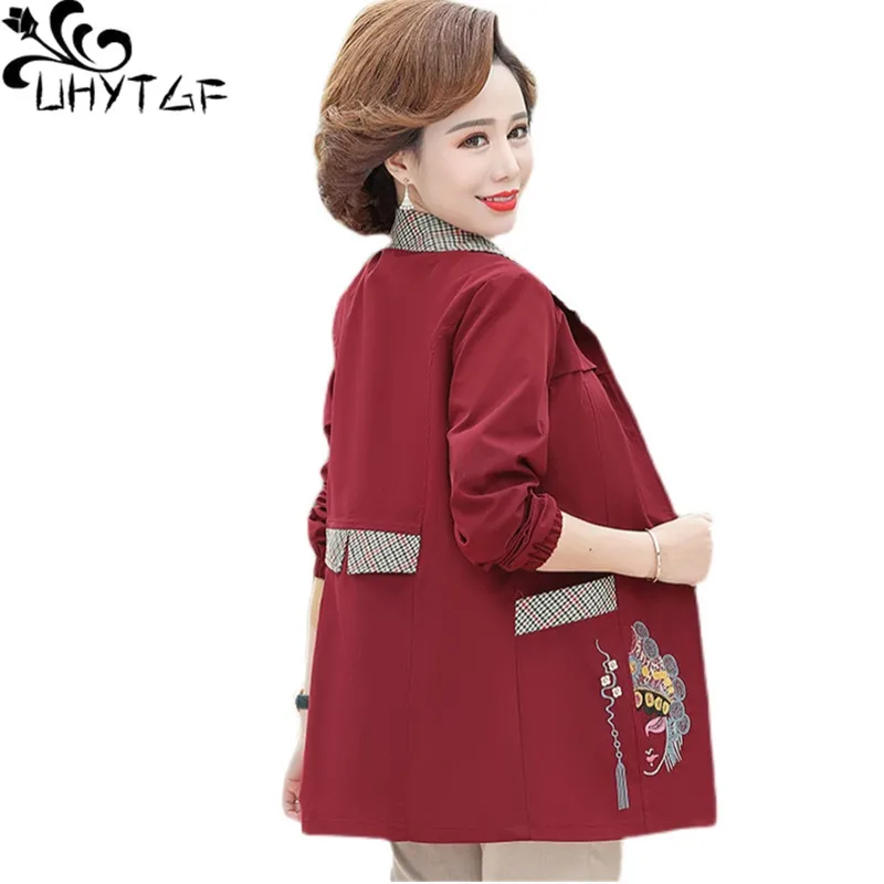 

UHYTGF Middle-Aged Elderly Women Spring Trench Coat Fashion Embroidered Mother Plus Size Windbreaker Elegant Female Outwear 2071