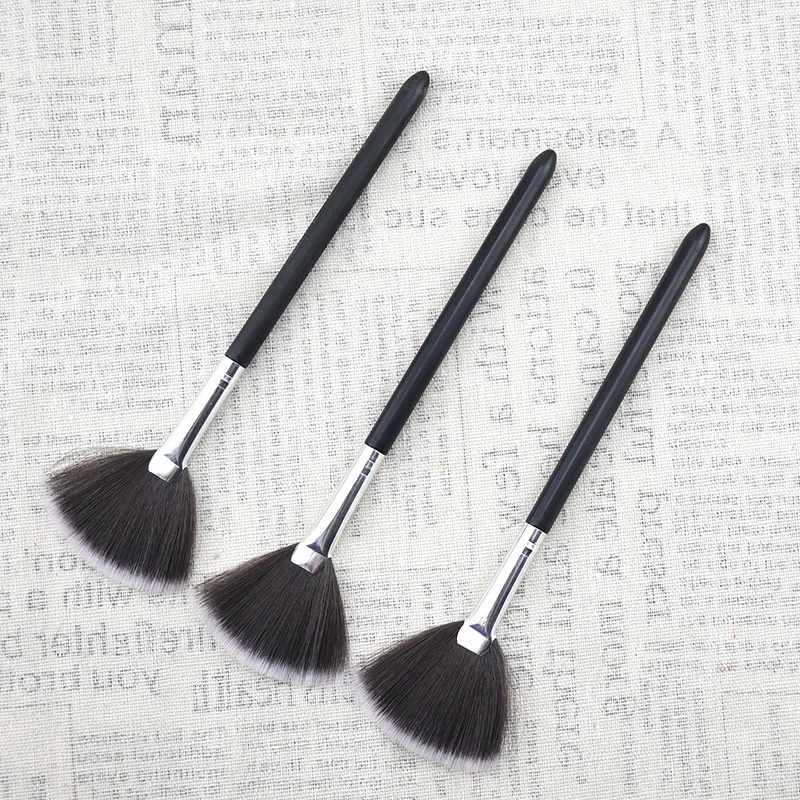 

1Pcs Makeup Brush Fan Brushes Women Make Up Black Makeup Brushes Foundation Concealing Synthetic Highlighter Brush
