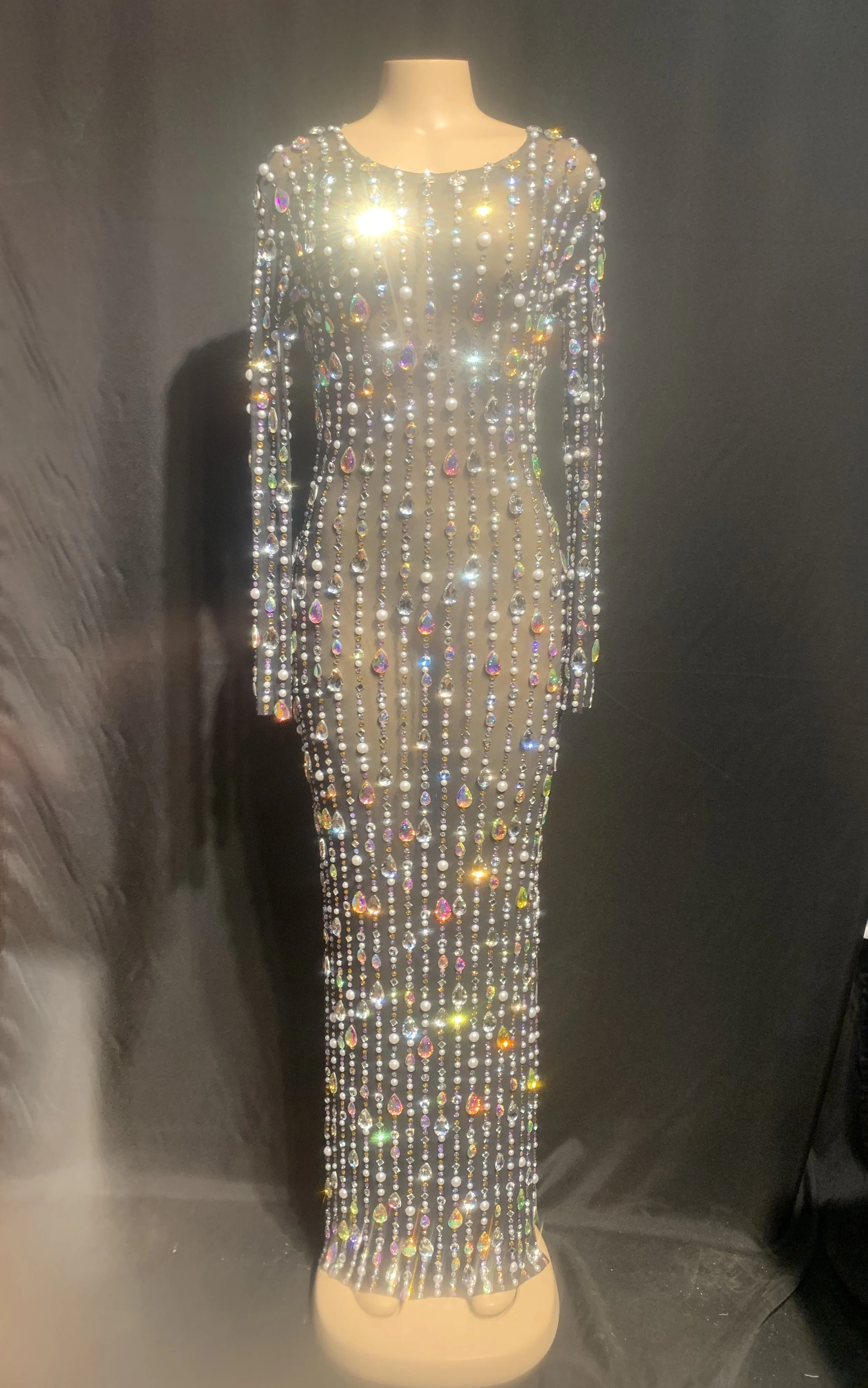 Высококачественное черное бежевое длинное платье с длинным рукавом блестящее