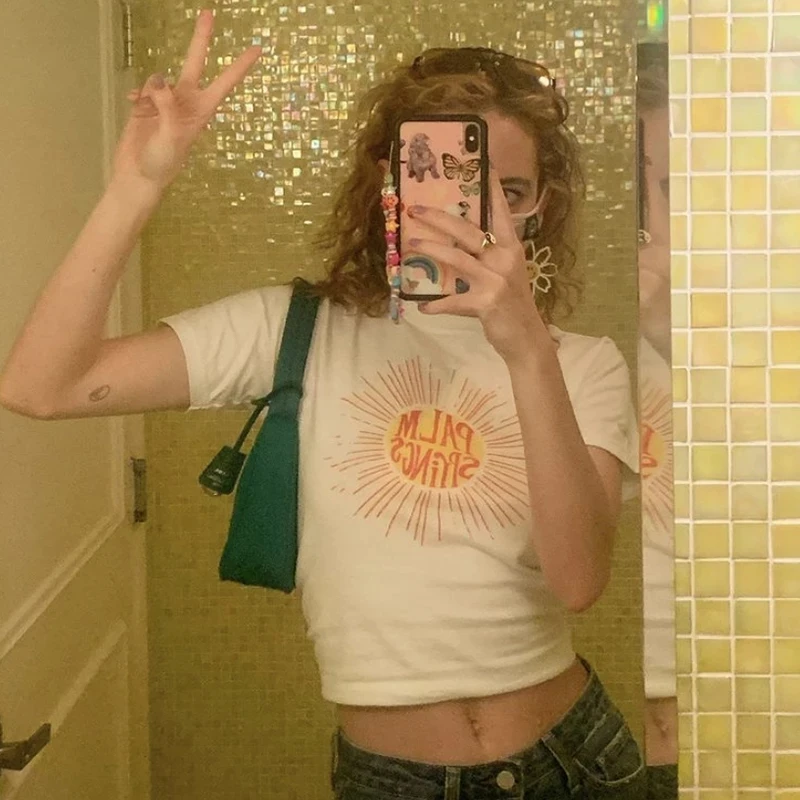 

Уличная женская футболка в стиле ретро с круглым вырезом и буквенным принтом