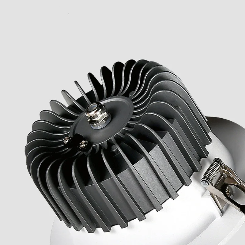 Современный светодиодный потолочный светильник в интерьере белый led