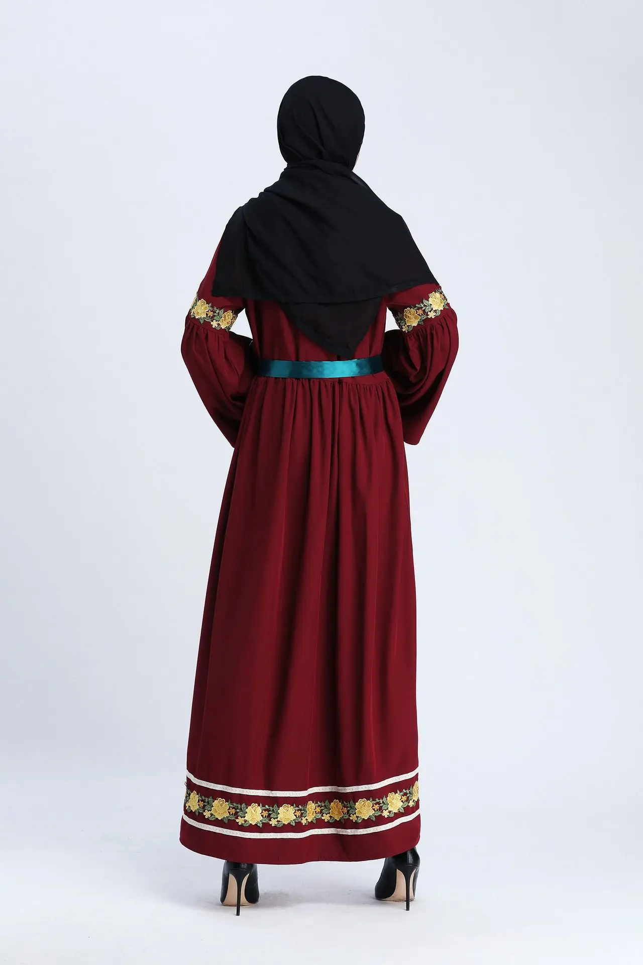 

2021 Summer New Middle East Arab Dubai Turkey Kuwait Muslim Stitching Lace Flared Sleeve Dress Women's Robe