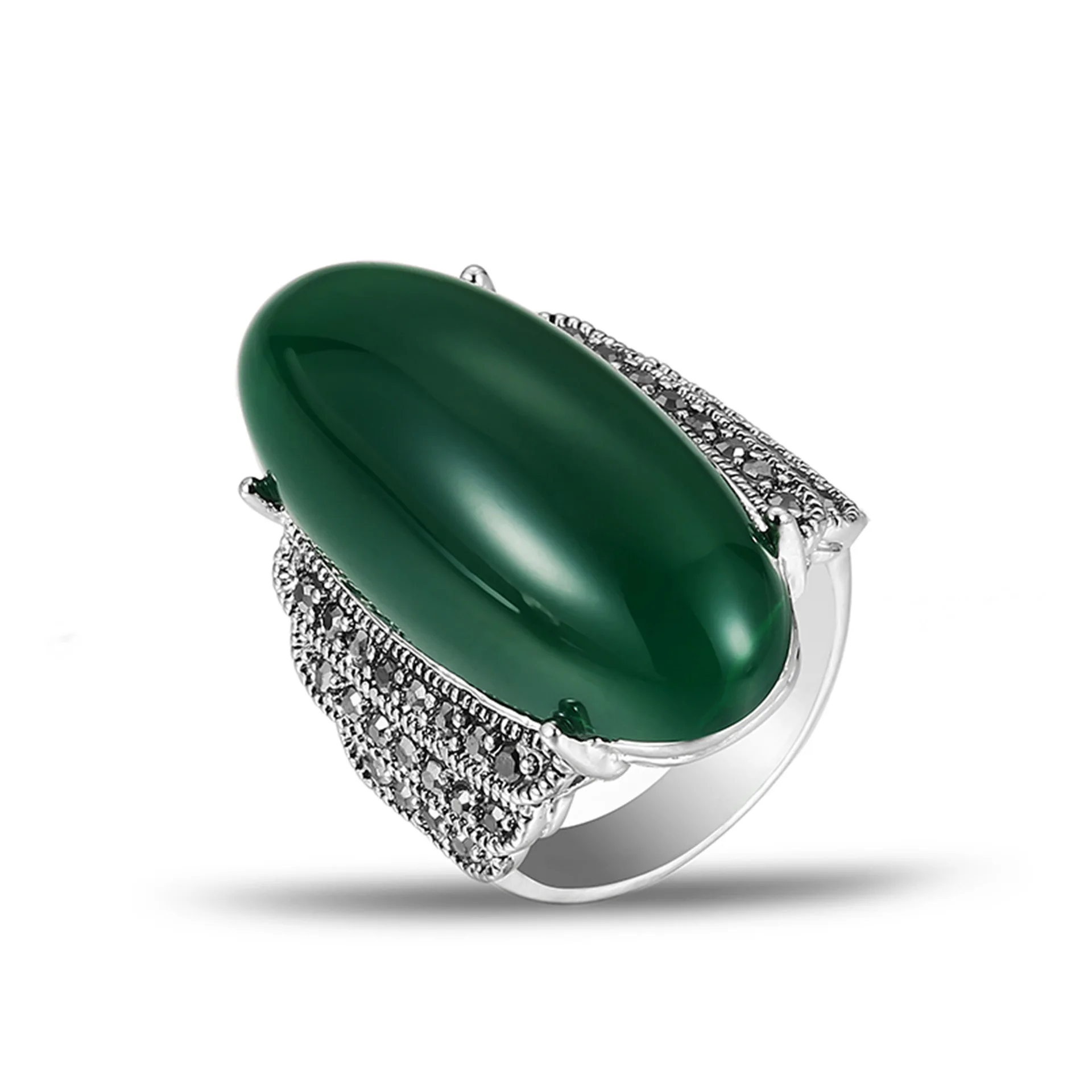 

BAOSHINA Vintage Green Beeswax Rhinestone Long Oval Ring For Women Anniversary Fashion Engagement Ring Jewelry Hand Accessories