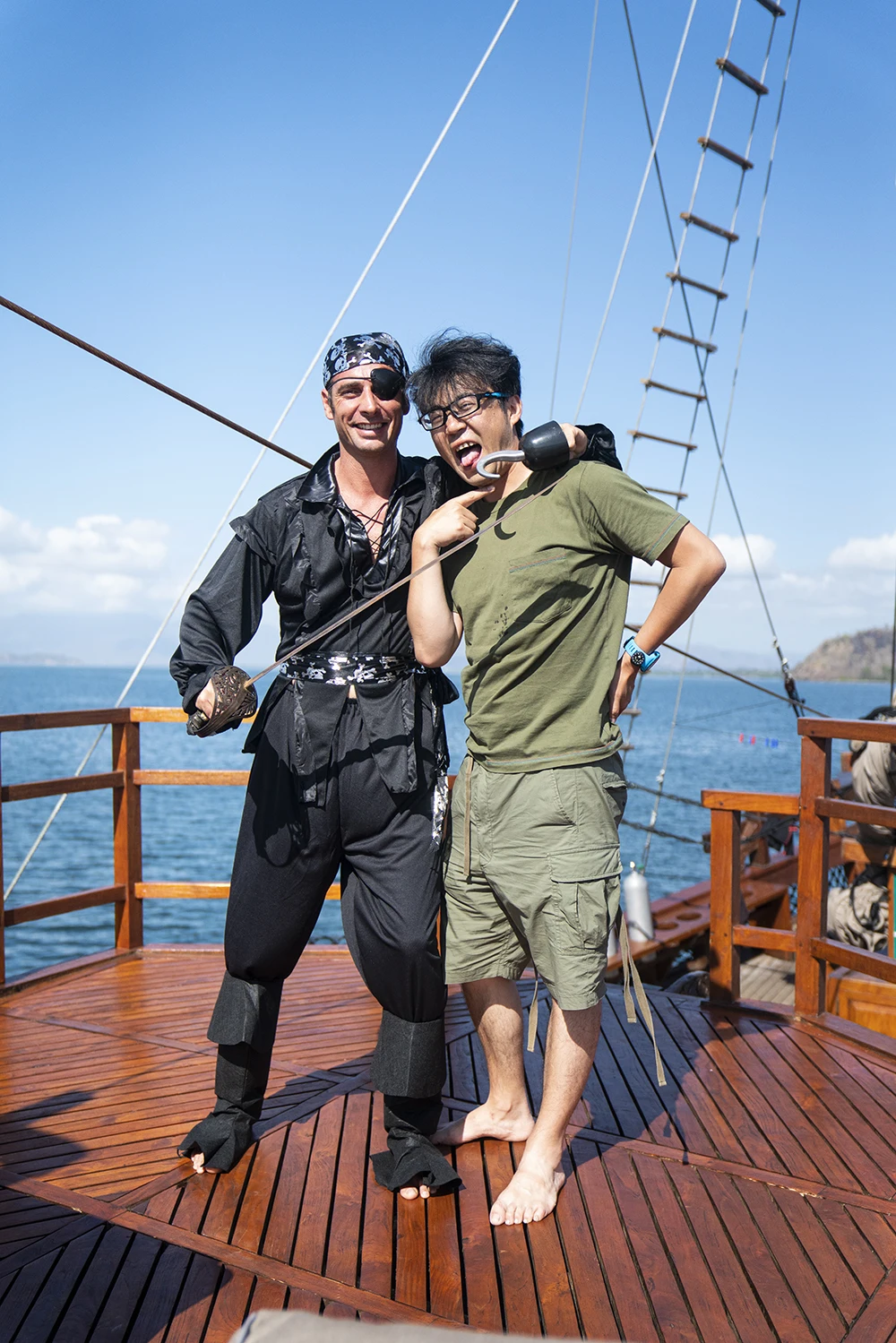 

Halloween Party Black Pirate Costume for Adult Men Role Play Cool Pirate Clothes Carnival Costumes Viking for Male