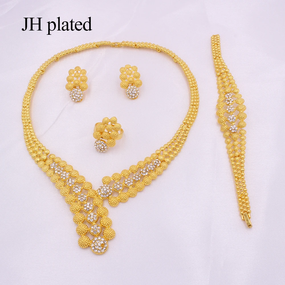 Комплект ювелирных изделий из колье серёг кольца и браслета | Украшения