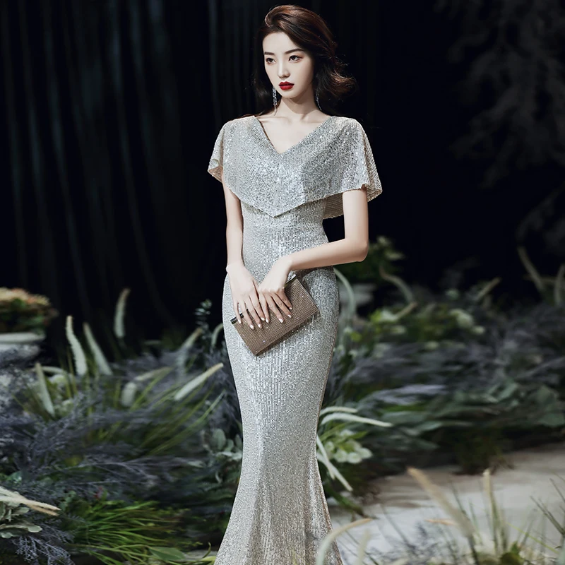 Платье-макси с V-образным вырезом и юбкой годе | Тематическая одежда униформа