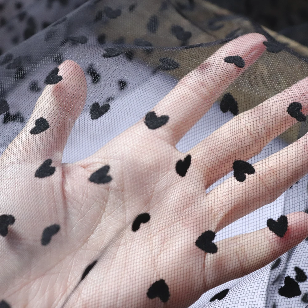 Сетчатая гипюровая кружевная ткань в горошек с черными сердечками 150 см | Дом и