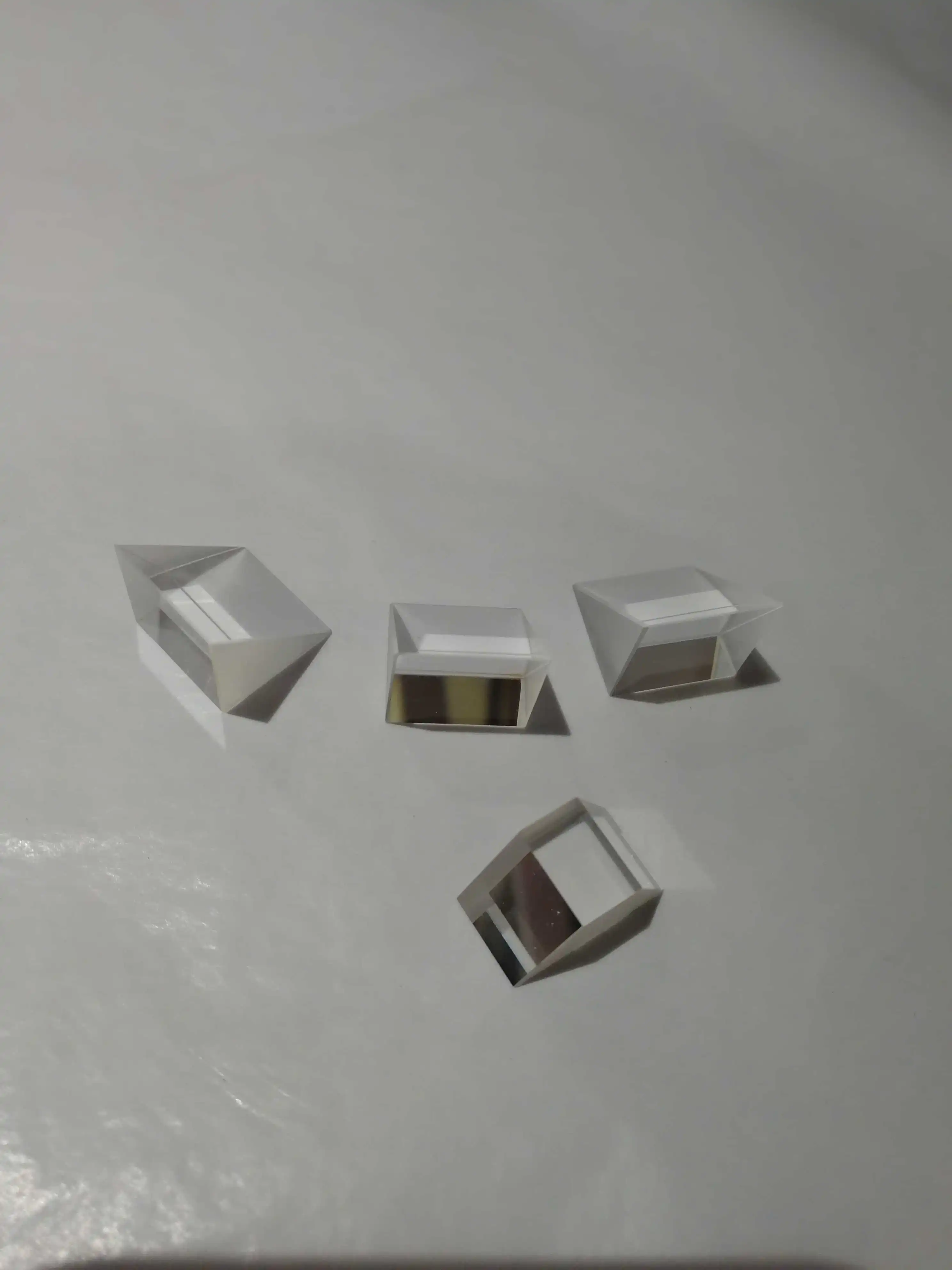 Кварцевые фотопризмы прямоугольные призмы эквивалентные треугольные голубь на