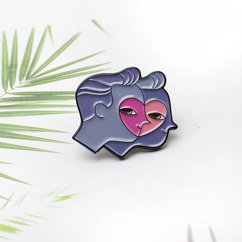 Женская/Мужская брошь с эмалью значок на лацкан розовым сердцем и синей улыбкой