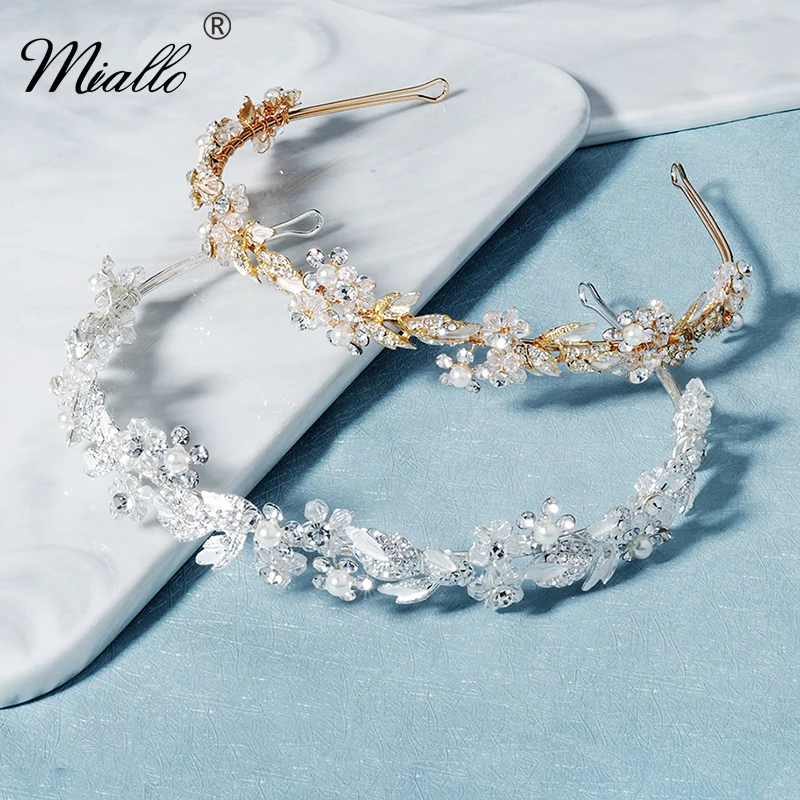 Повязка на голову женская с цветами и кристаллами серебристого цвета | Украшения