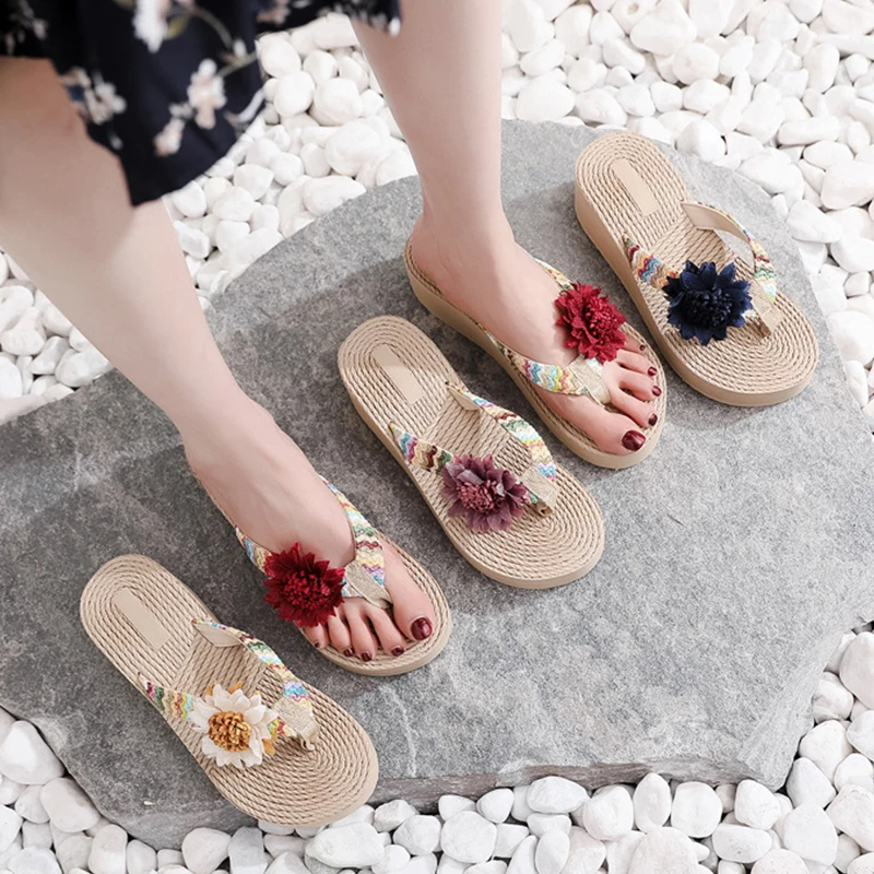 

Women Flower Slippers Weave Beach Breathable Sandals Home Slipper Flower Flip-flops Wedges Shoes 2021 New Women Flip Flop Shoes