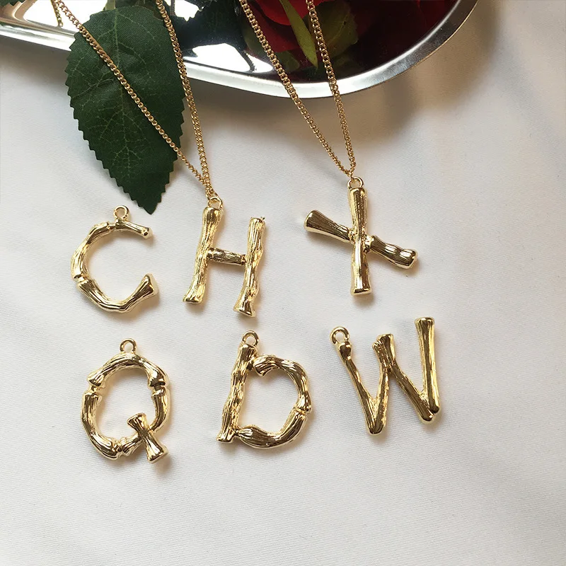 

Gold 26 Letter Pendant Women Vintage Necklace Alloy Luxury Exquisite Ladies Clavicle Chain Elegant Valentine Day Gift Jewelry
