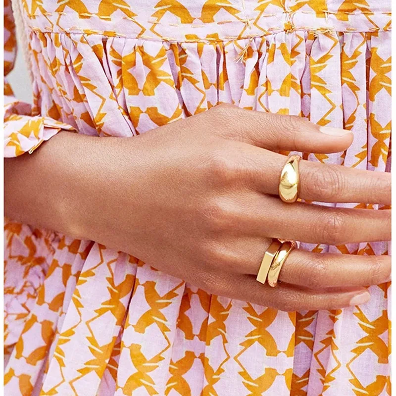 

New gold-plated male and female couples wedding rings, large glossy thick dome ring geometric fashion simple and versatile