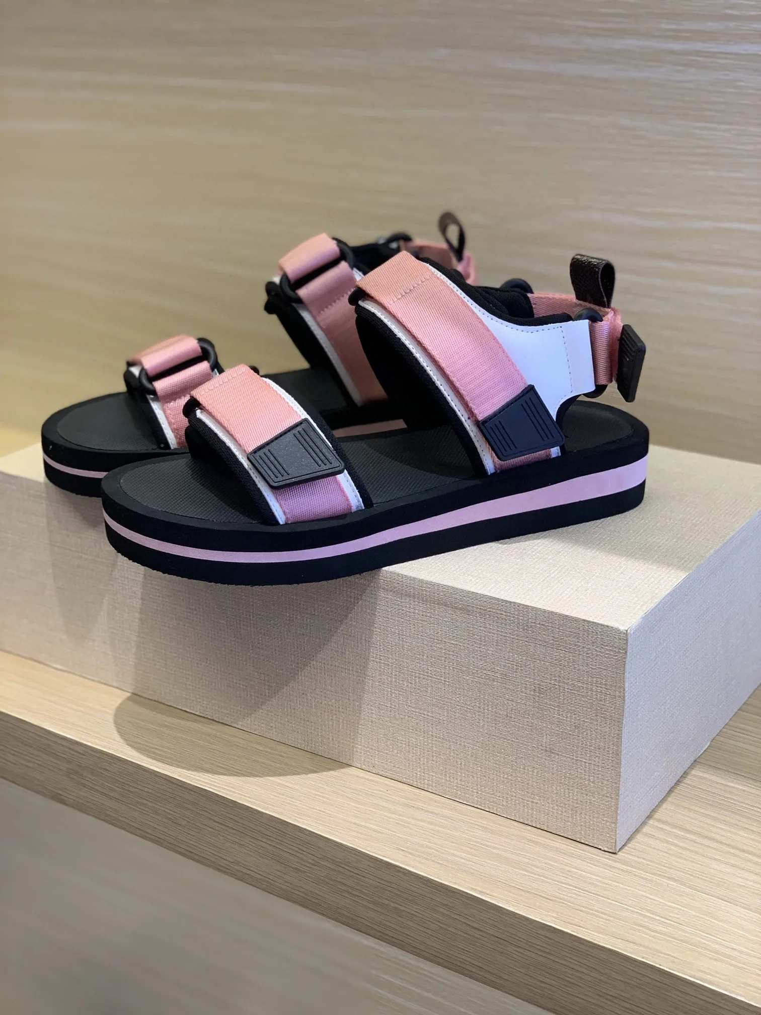 

2021 New Top Designer Spring/Summer Flat Sandals High Version Woman Shoes Cool Velcro Comfortable Lightweight Sandals BOX 35-41