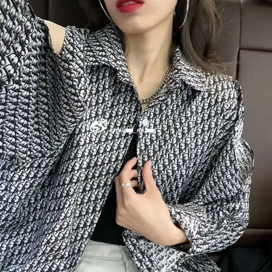 

2021 new spring and autumn long sleeve shirt female Korean wind loose shoulder niche sexy heart fashion shirt tide